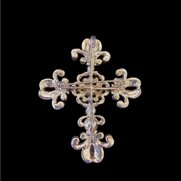 Elegant Gold Ornate Cross Pendant/Brooch - Picture 3 of 3